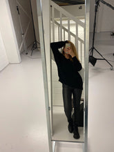 Load image into Gallery viewer, Elvy knitwear black
