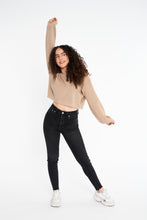 Load image into Gallery viewer, Kelly crop knitwear
