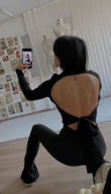 Load image into Gallery viewer, Chinny top
