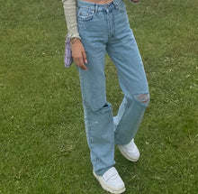 Load image into Gallery viewer, Chinny Jeans
