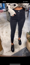 Load image into Gallery viewer, Marly jeans

