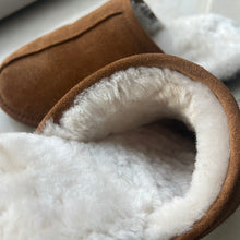 Load image into Gallery viewer, Walq wool fitted slippers chestnut - HEREN
